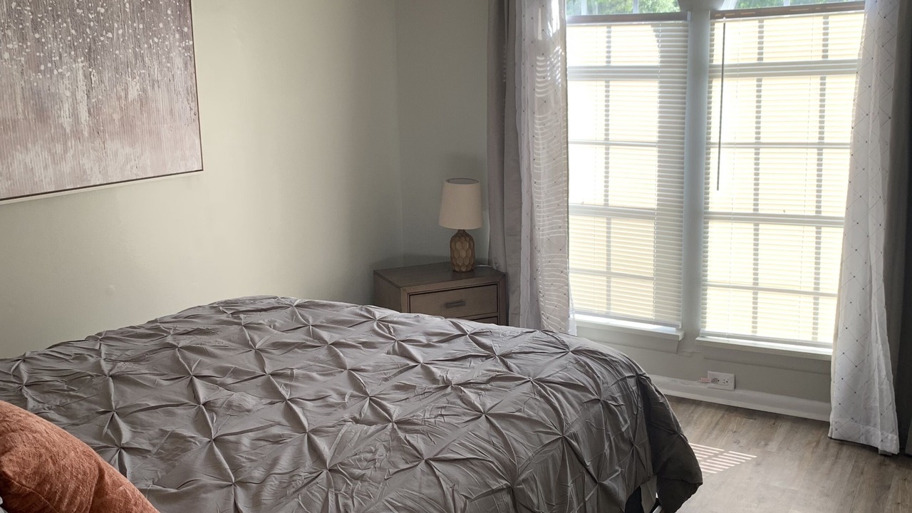 Photo of Bedroom in Enterprise