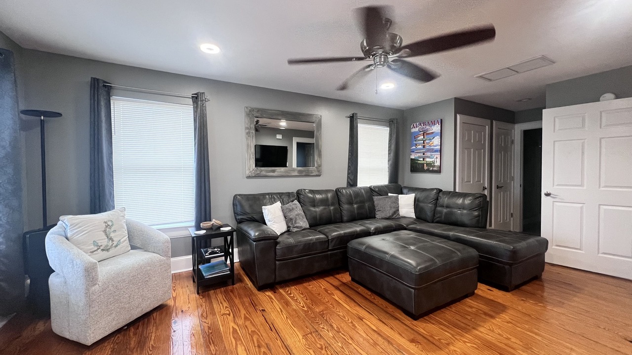 Photo of Livingroom in Foley