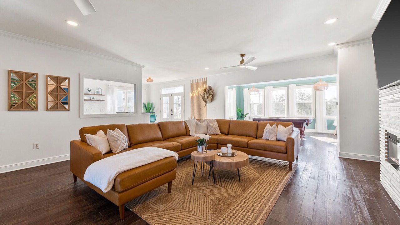 Photo of Livingroom in Henderson Point