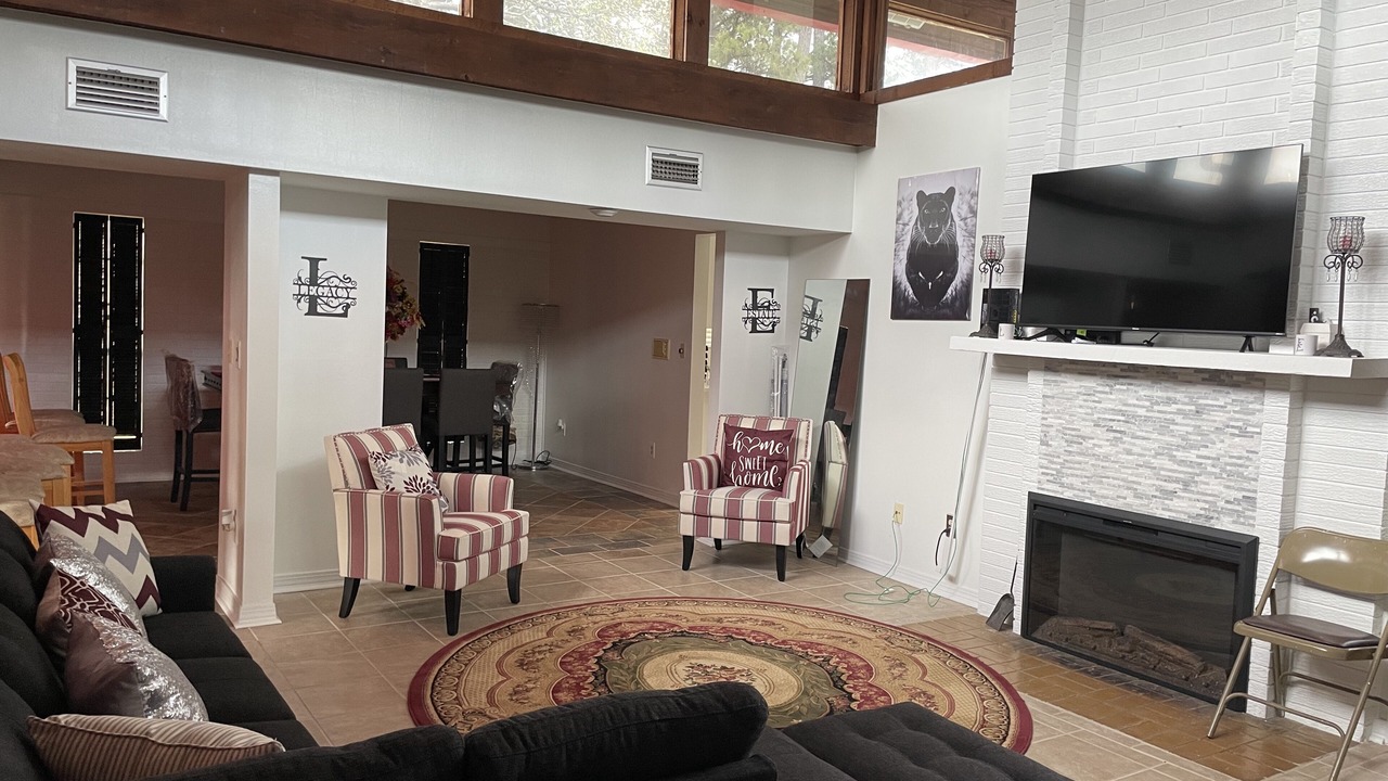 Photo of Livingroom in Tougaloo