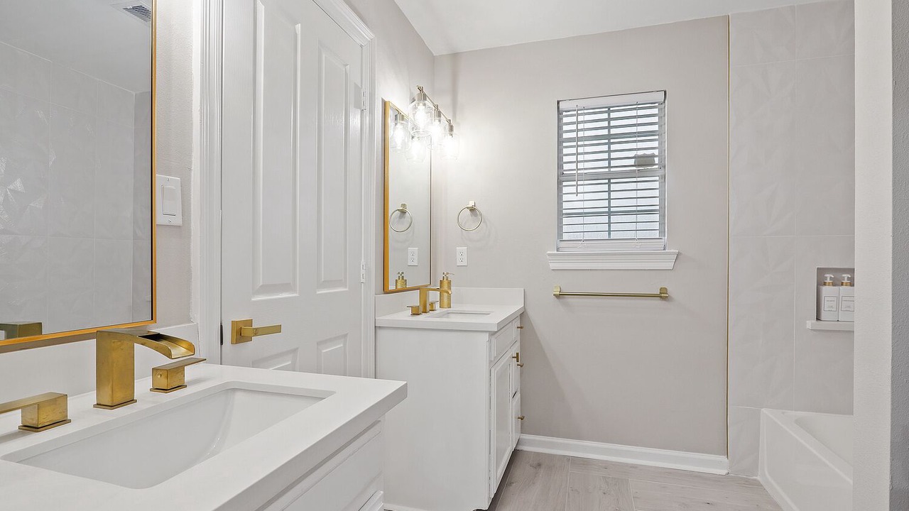Photo of Bathroom in Gonzales