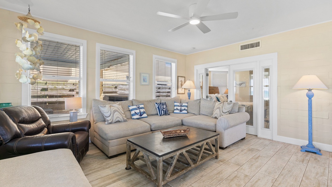 Photo of Livingroom in New Smyrna Beach