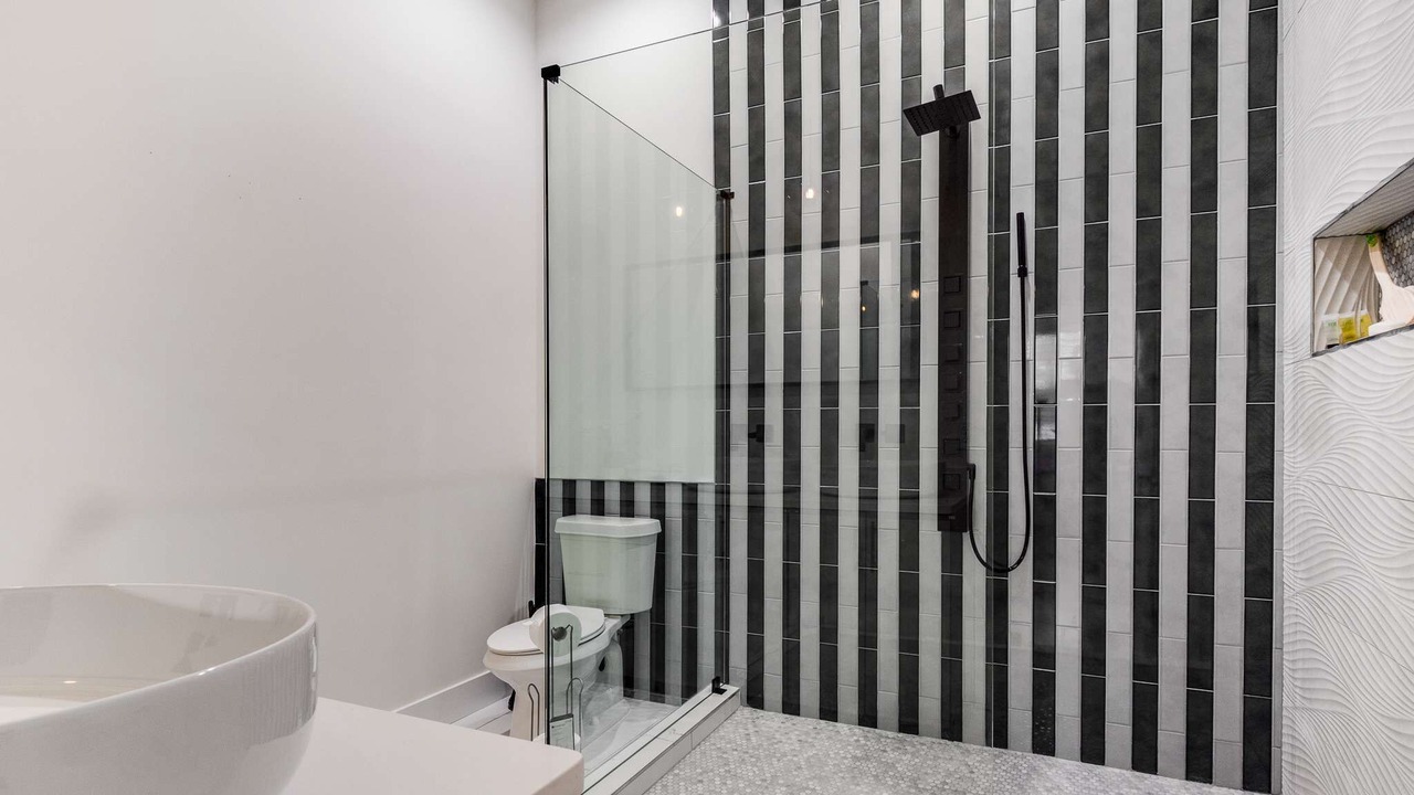 Photo of Bathroom in Jefferson Park