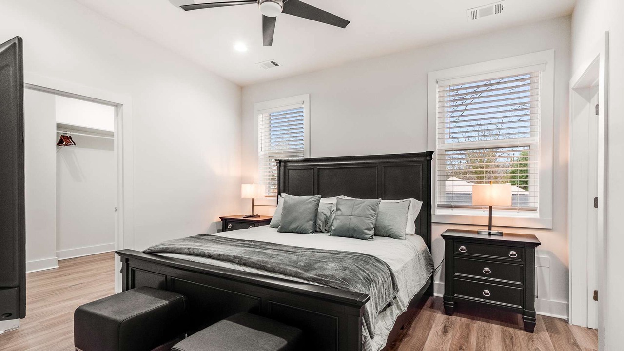Photo of Bedroom in Jefferson Park