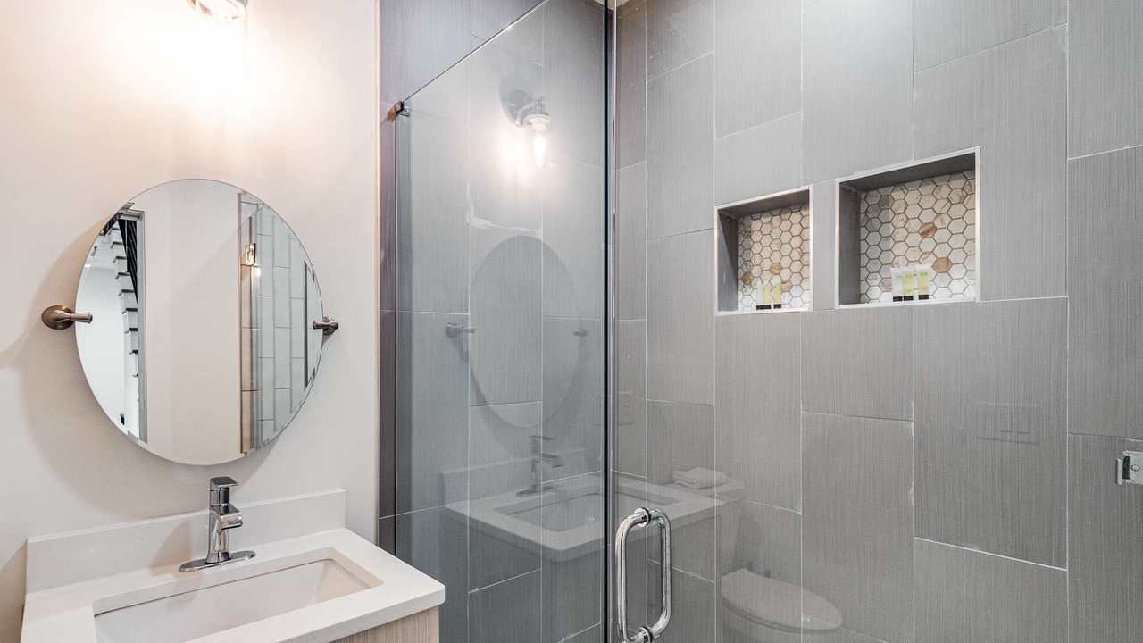 Photo of Bathroom in Jefferson Park