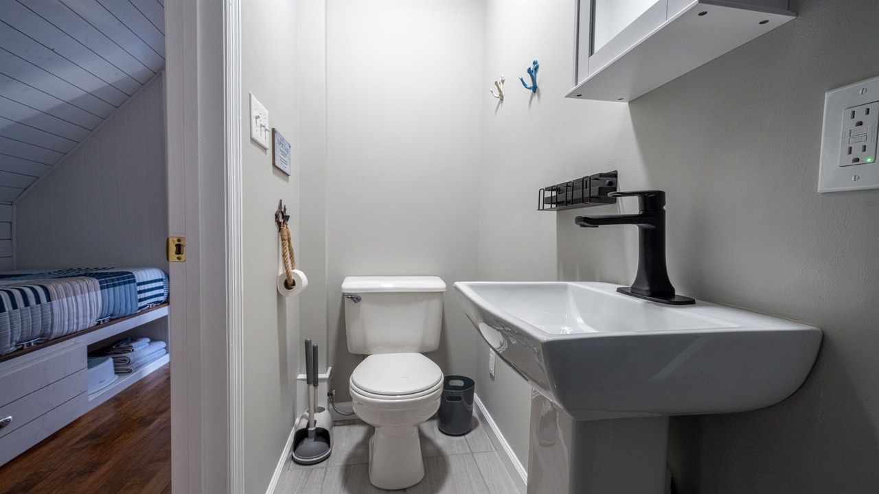 Photo of Bathroom in Groveoak