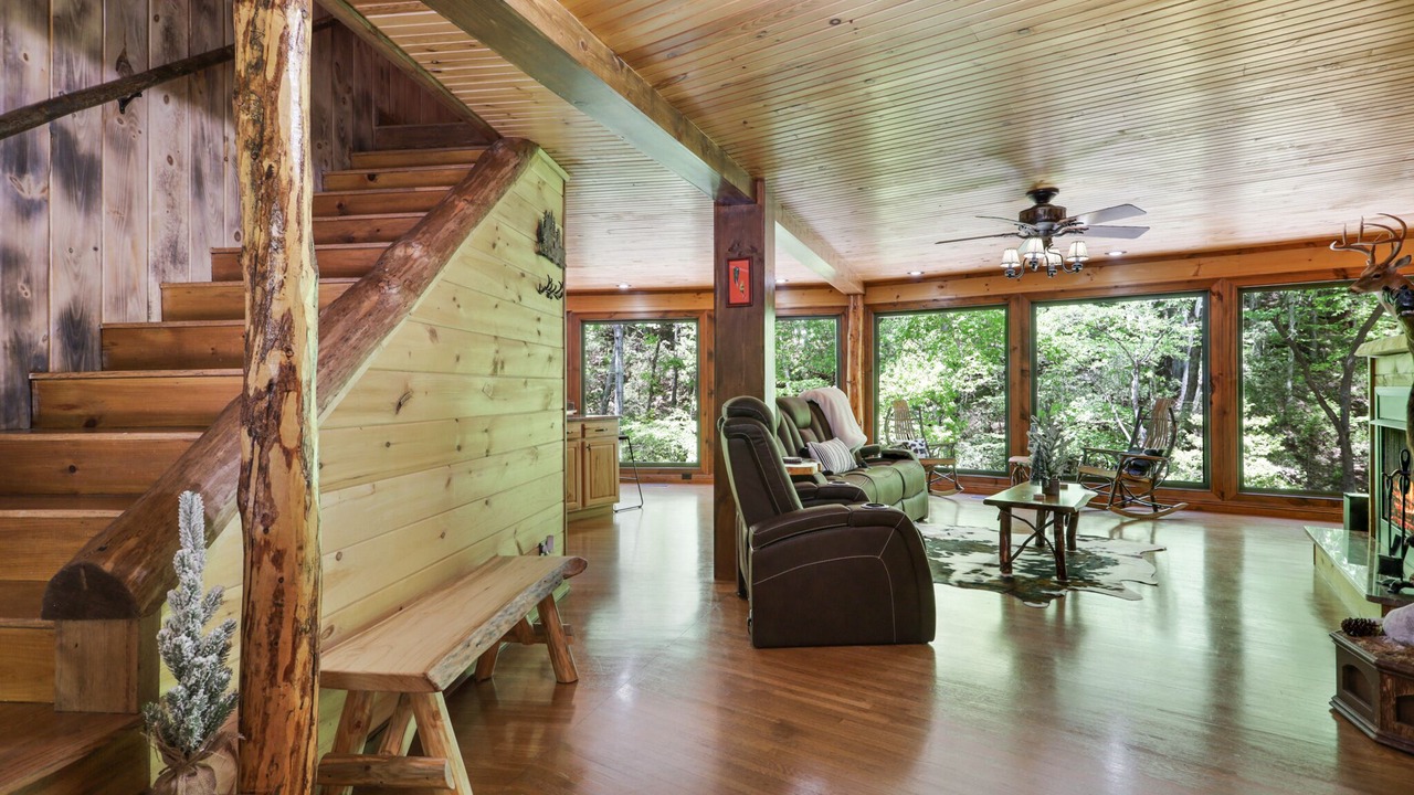 Photo of Livingroom in Ellijay