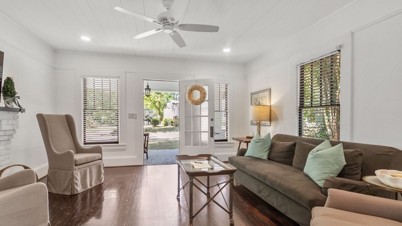 Photo of Livingroom in Northport