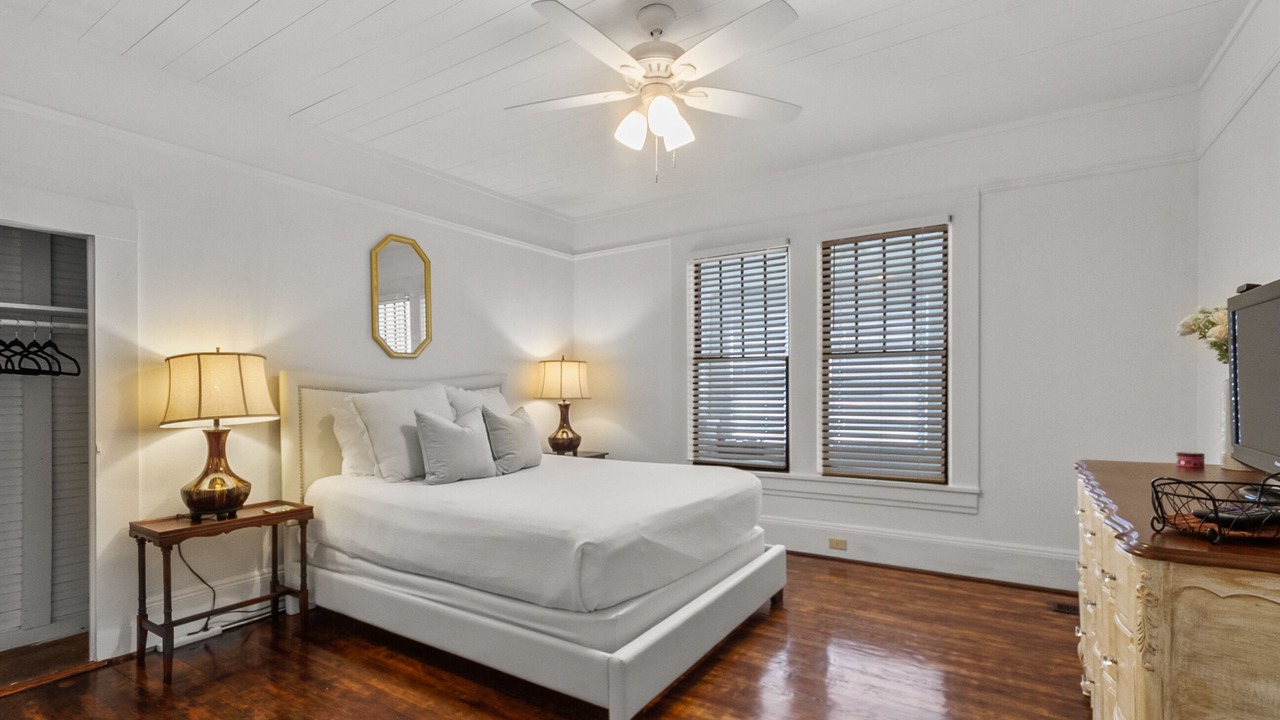 Photo of Bedroom in Northport