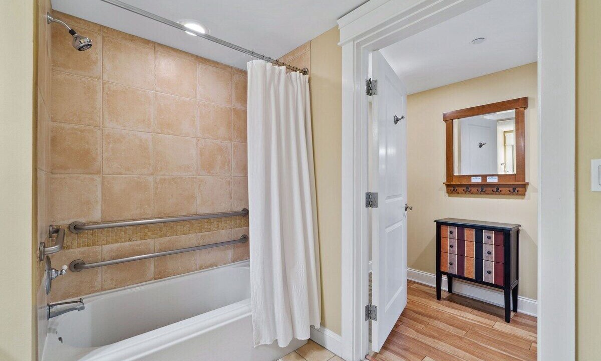 Photo of Bathroom in Baytowne Wharf