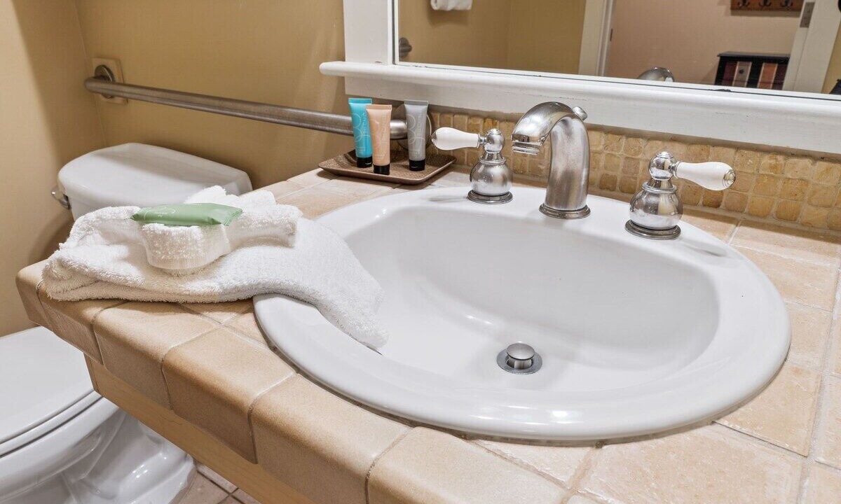 Photo of Bathroom in Baytowne Wharf