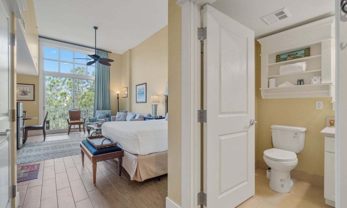 Photo of Bathroom in Baytowne Wharf