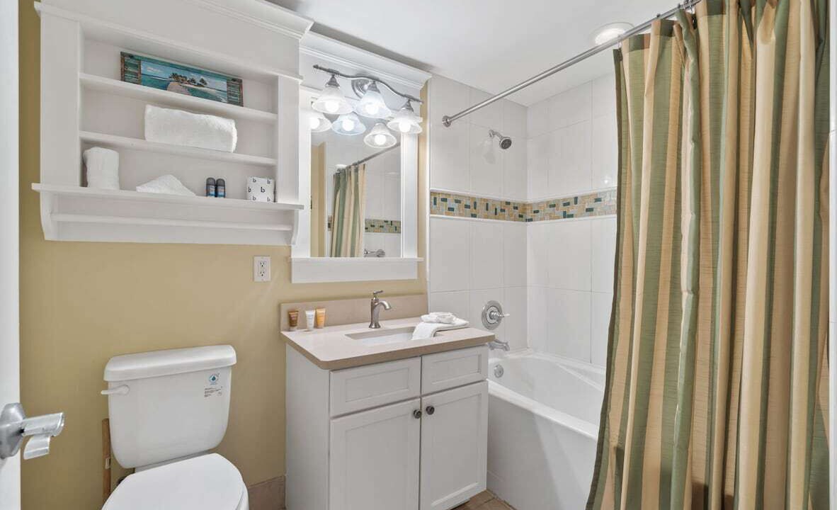 Photo of Bathroom in Baytowne Wharf