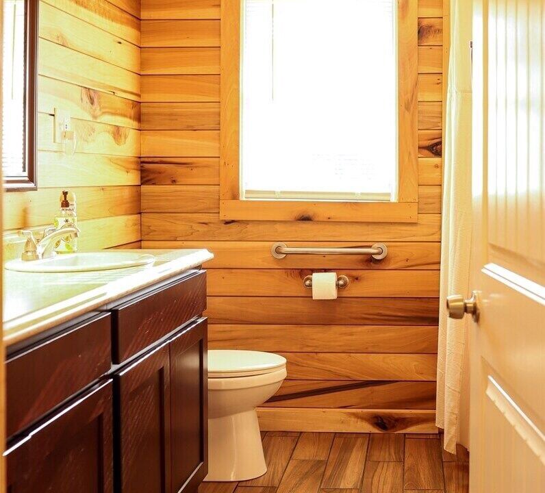 Photo of Bathroom in Scottsboro