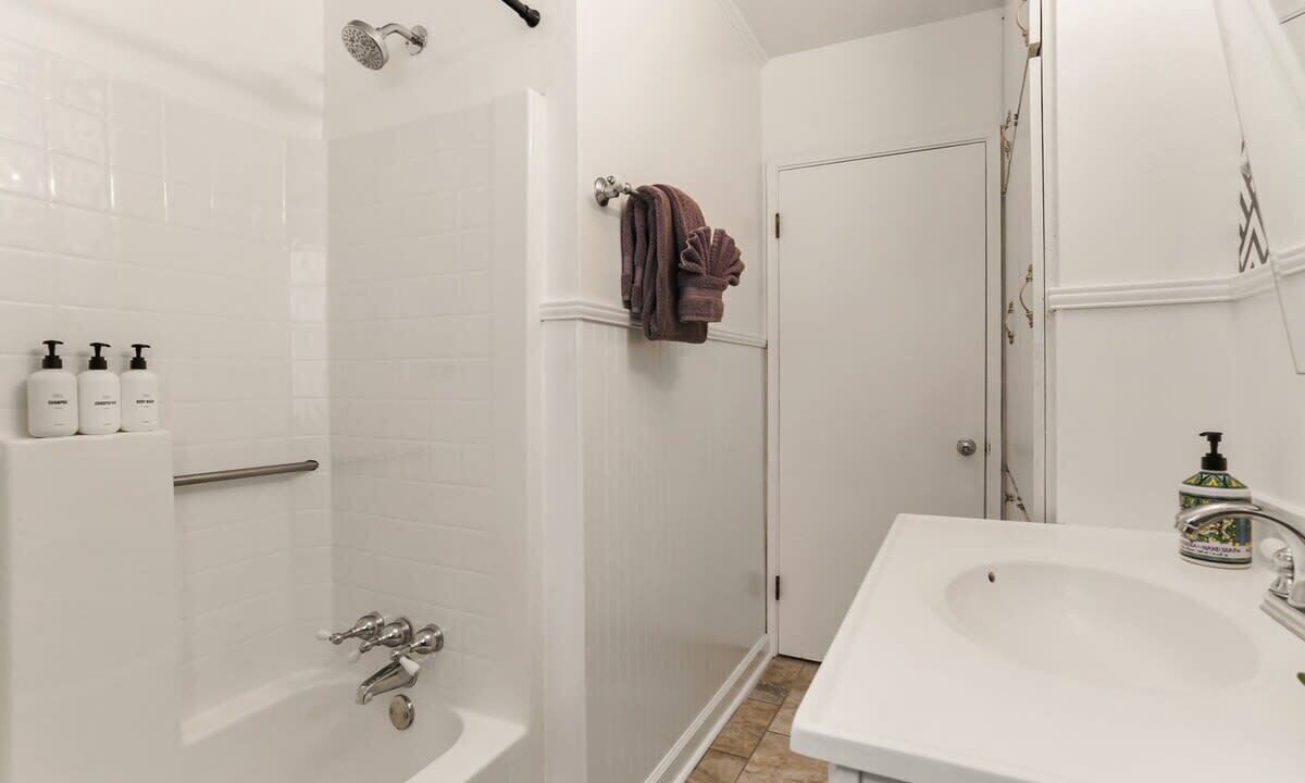 Photo of Bathroom in Kenner - Louis Armstrong International Airport