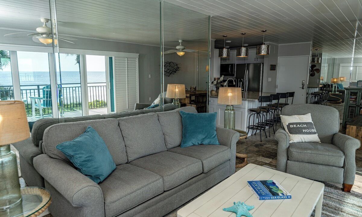 Photo of Livingroom in Crescent Beach