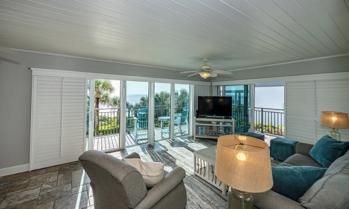 Photo of Livingroom in Crescent Beach