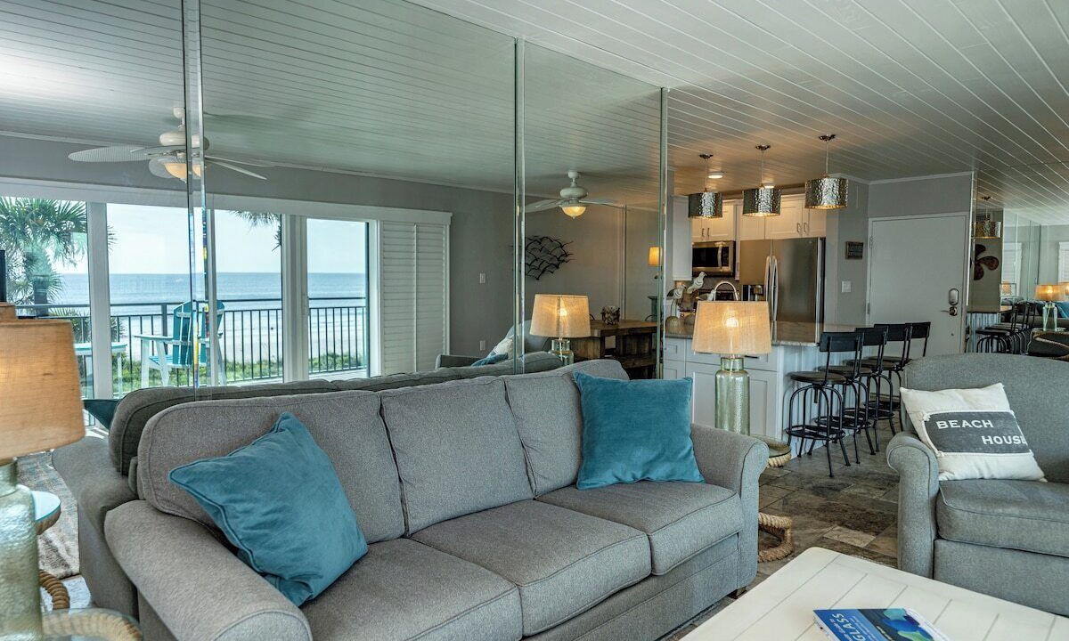 Photo of Livingroom in Crescent Beach