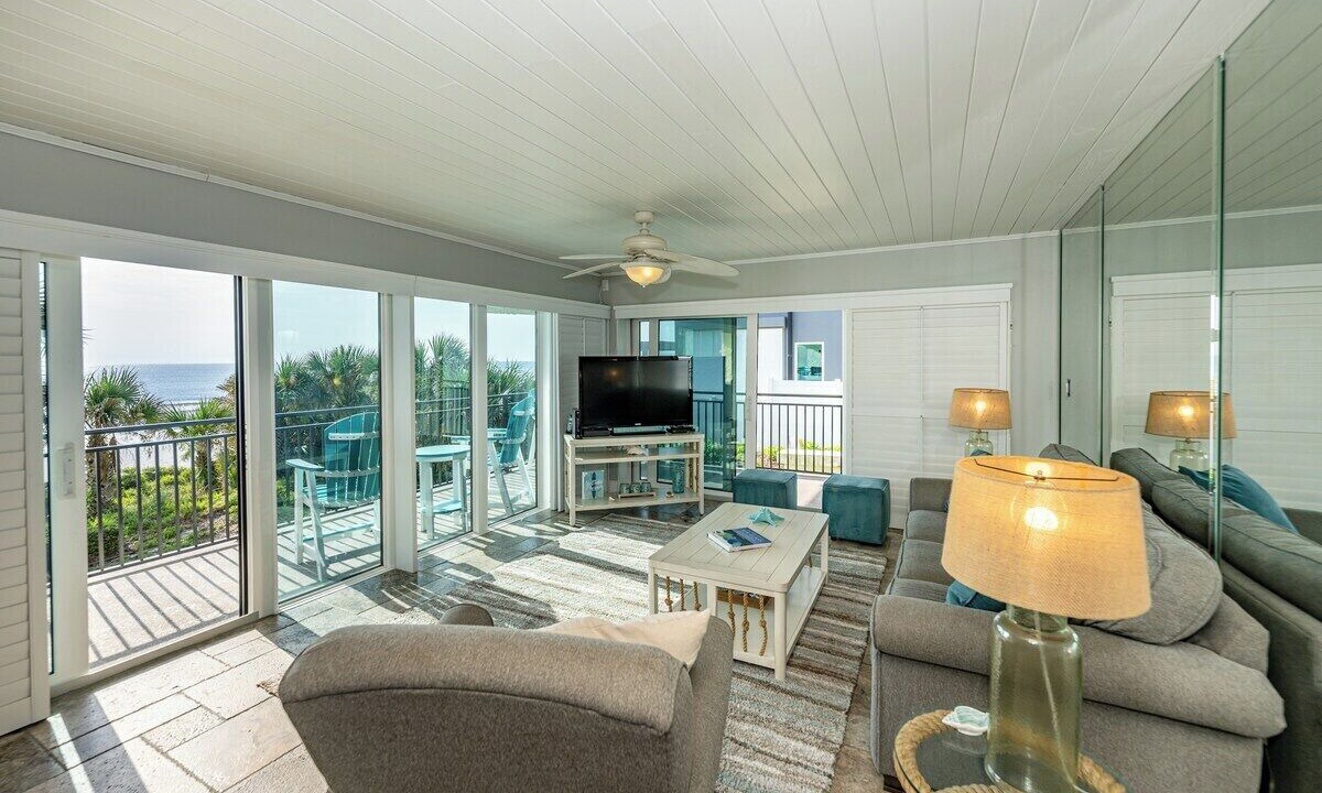 Photo of Livingroom in Crescent Beach