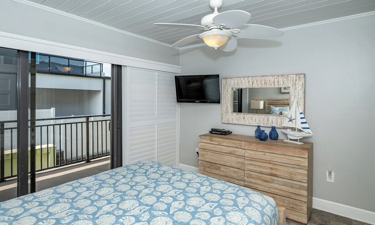 Photo of Bedroom in Crescent Beach