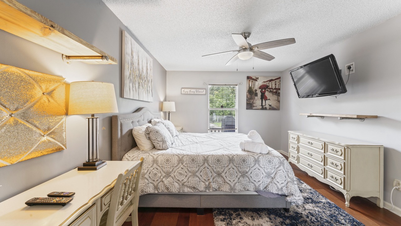 Photo of Bedroom in Sandalwood