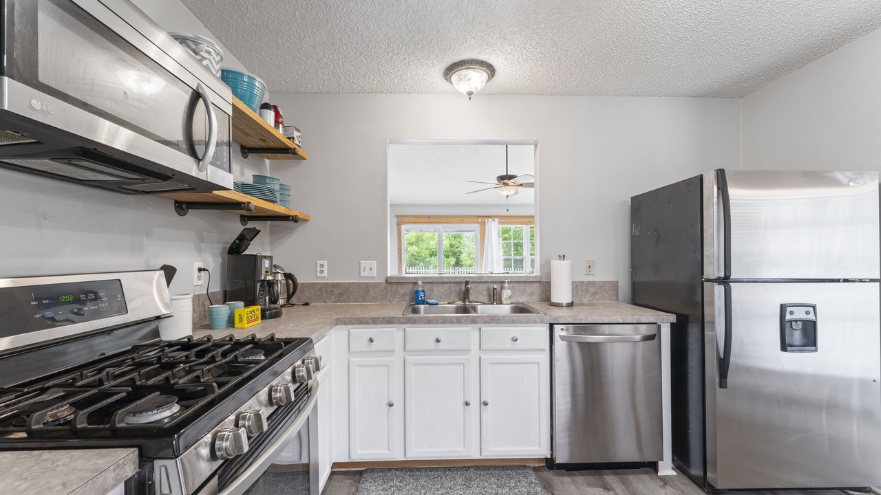 Photo of Kitchen in Sandalwood