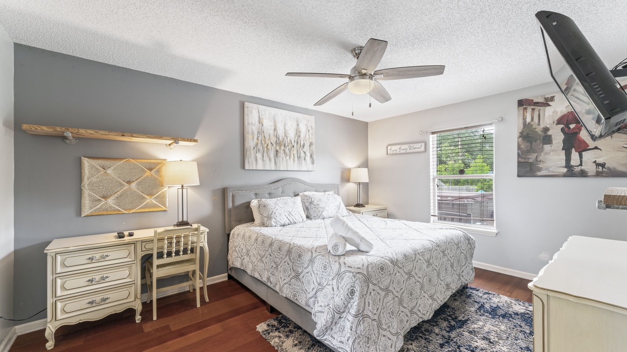 Photo of Bedroom in Sandalwood