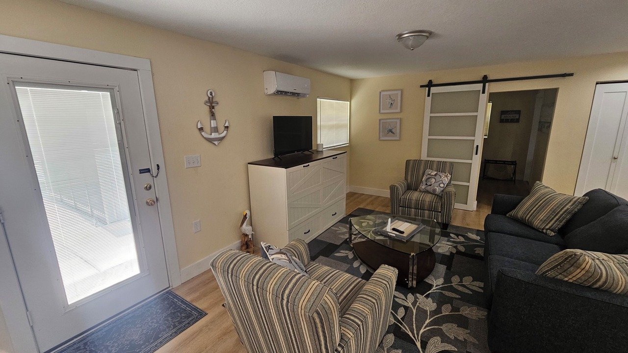 Photo of Livingroom in Salt Springs