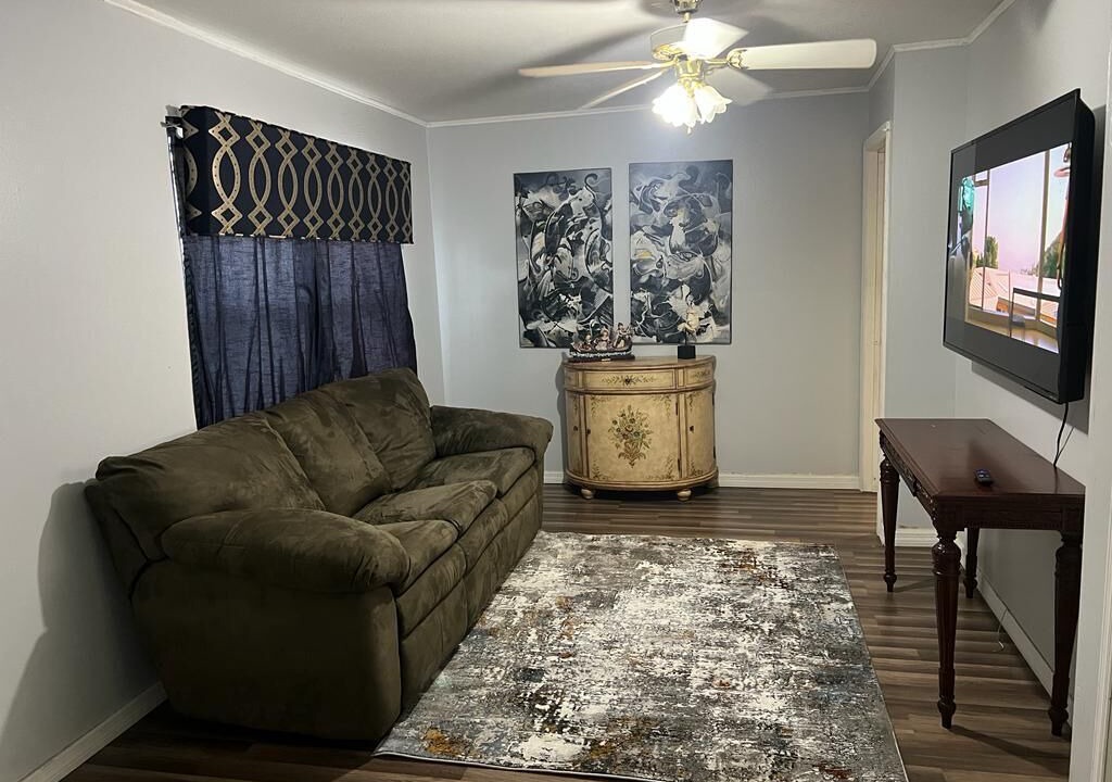 Photo of Livingroom in Candler