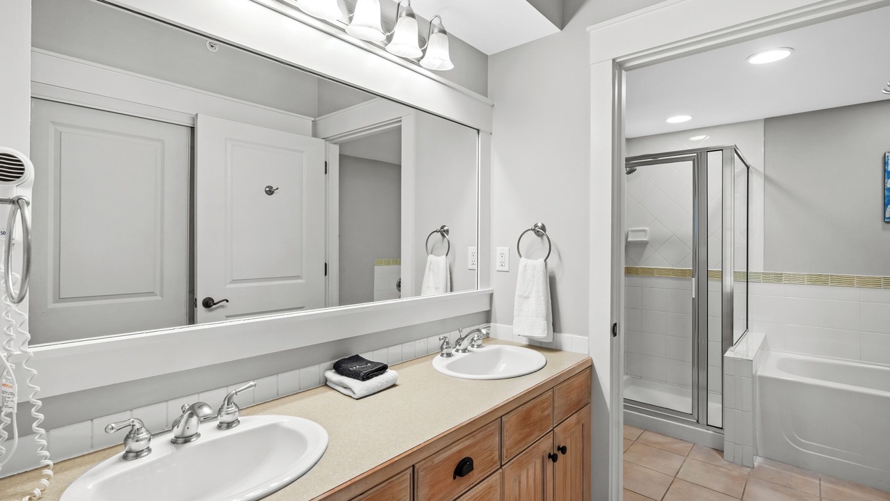 Photo of Bathroom in Baytowne Wharf