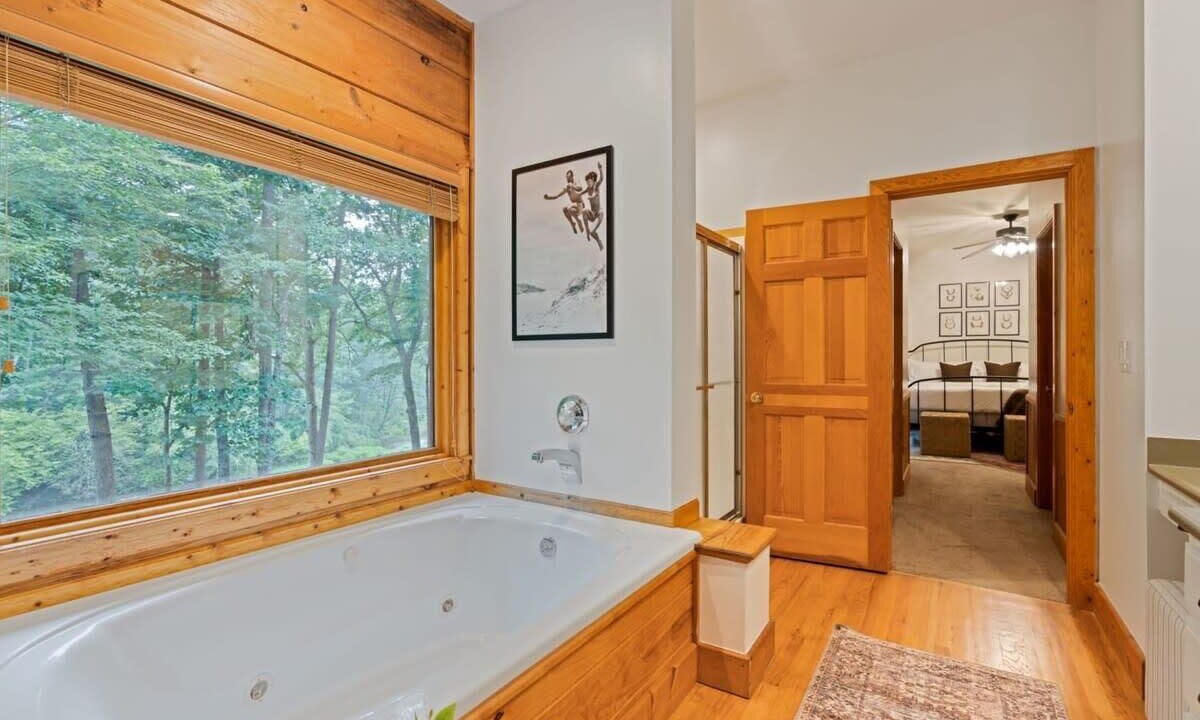 Photo of Bathroom in Cherry Log