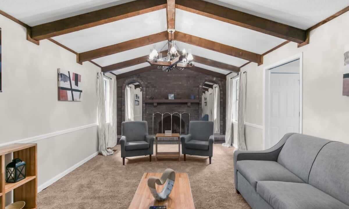 Photo of Livingroom in Forestdale