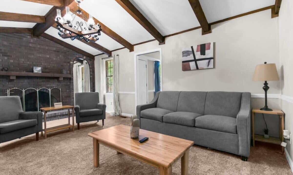 Photo of Livingroom in Forestdale