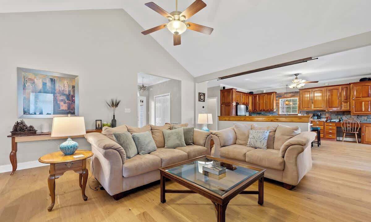 Photo of Livingroom in Eatonton