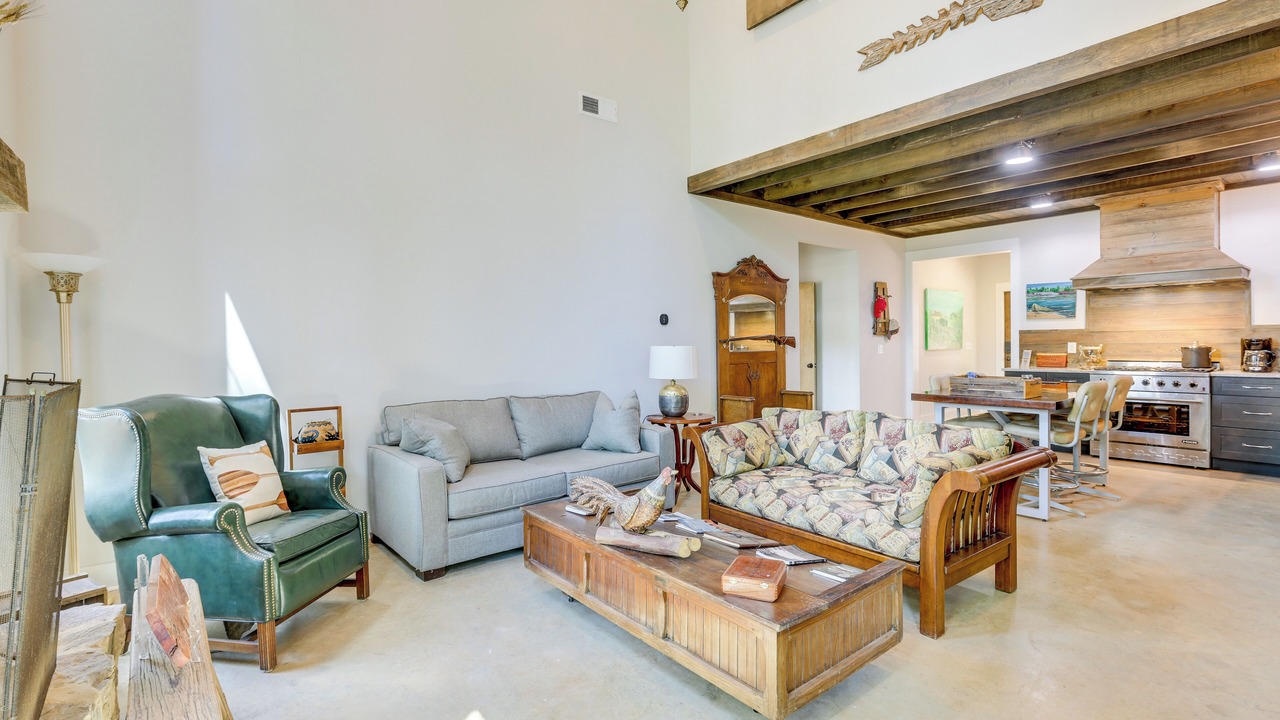 Photo of Livingroom in Little Kowaliga