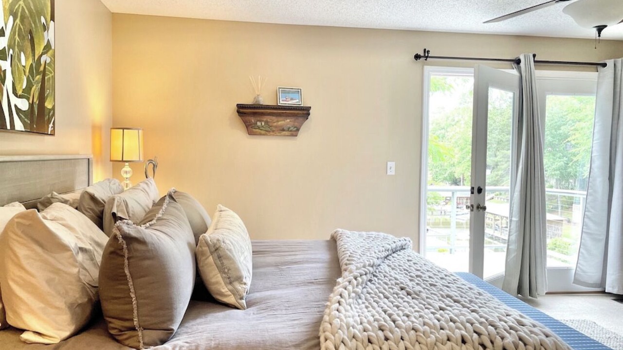 Photo of Bedroom in Northport
