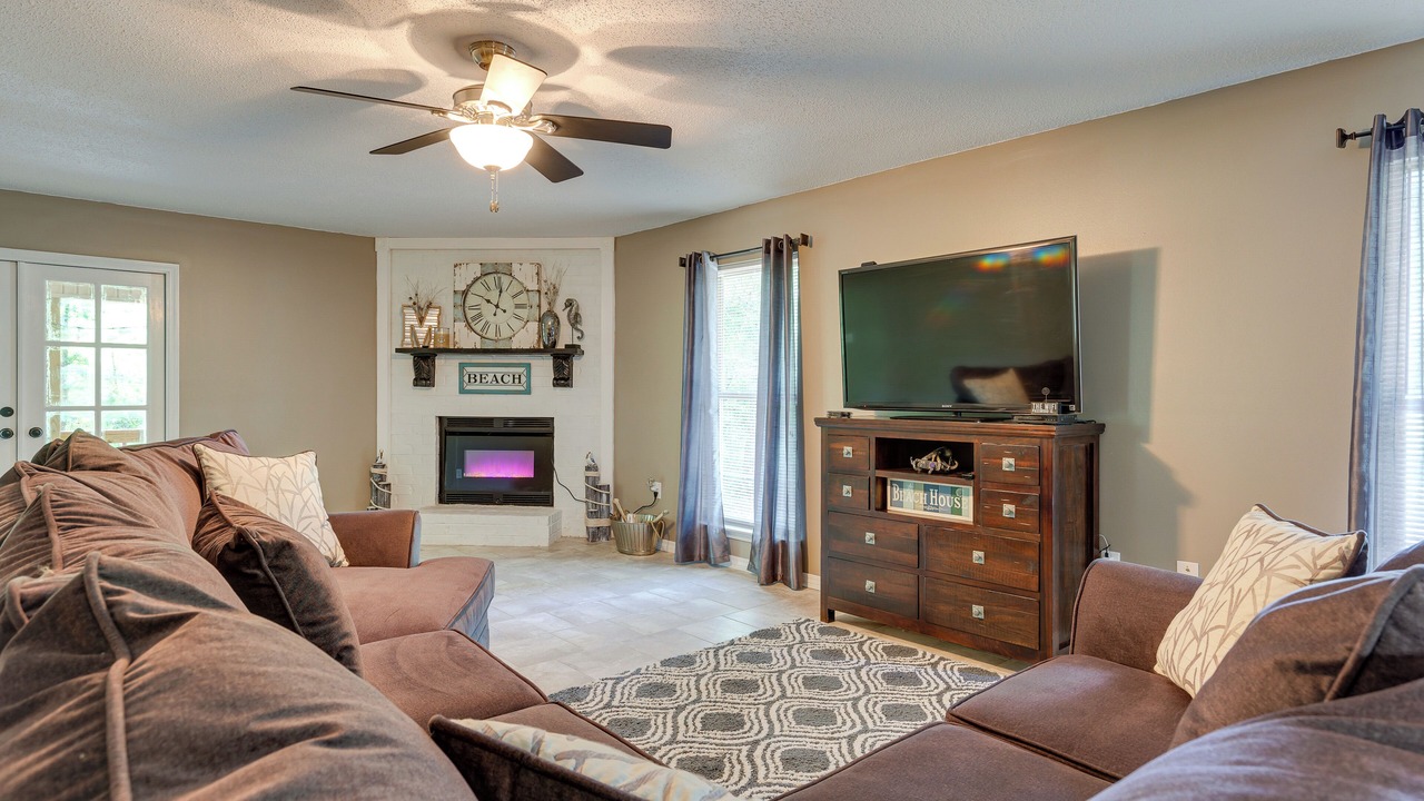Photo of Livingroom in Lucedale