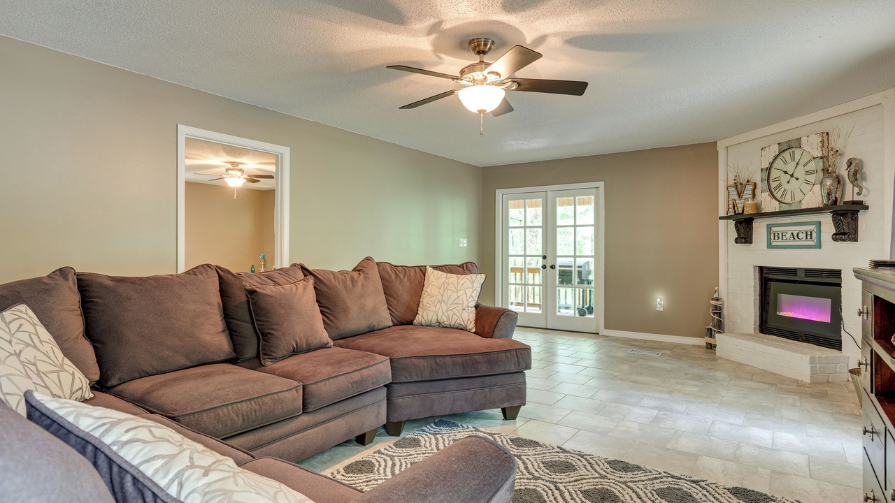 Photo of Livingroom in Lucedale