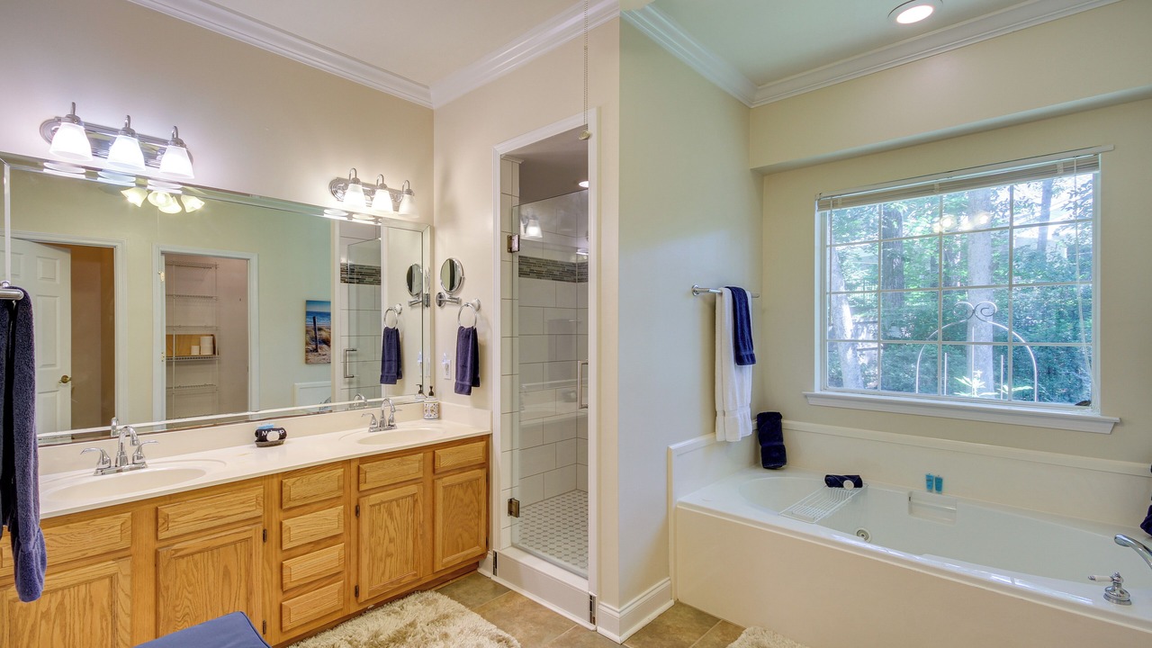 Photo of Bathroom in Diamondhead