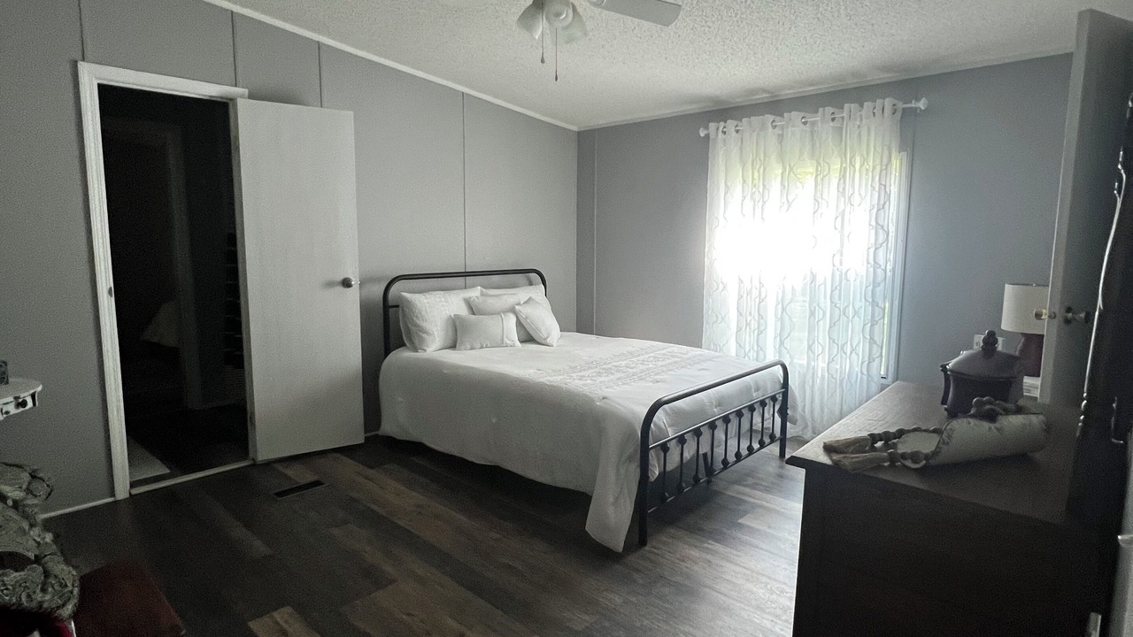 Photo of Bedroom in Elrod