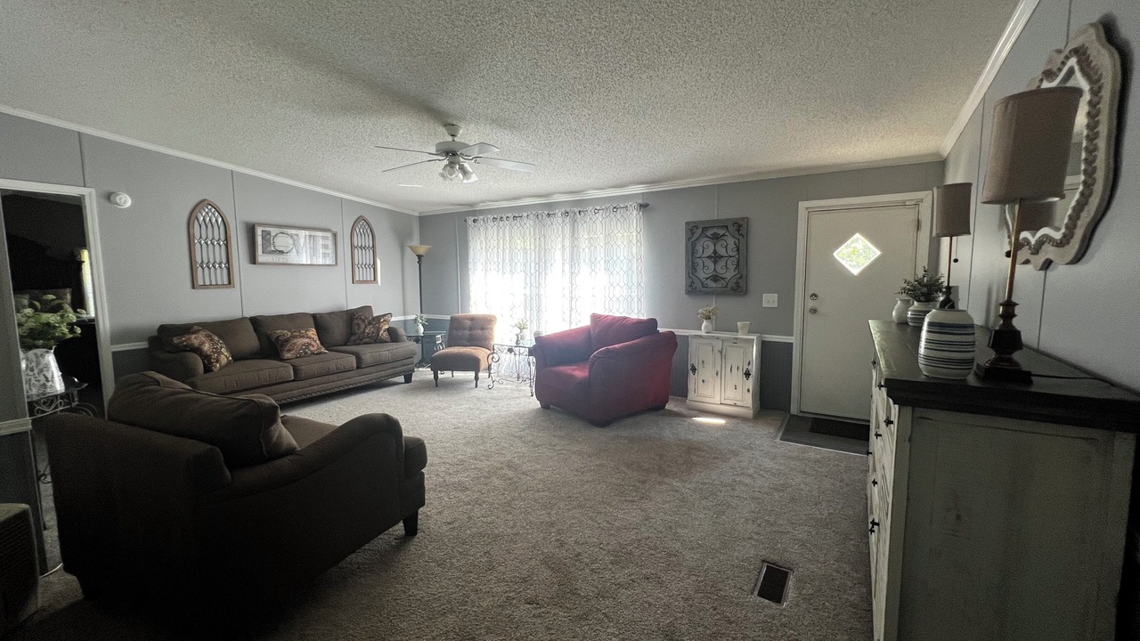 Photo of Livingroom in Elrod