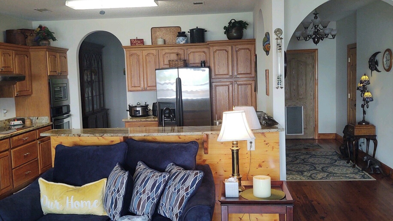 Photo of Livingroom in Midway