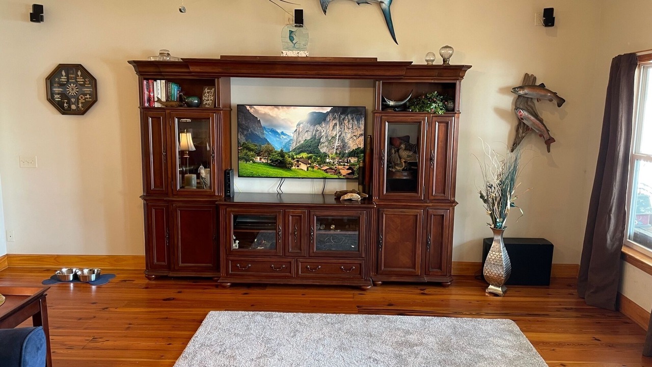 Photo of Livingroom in Midway