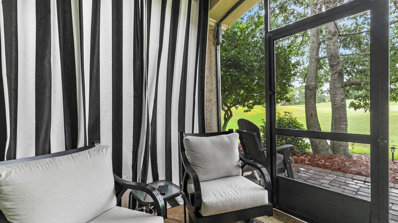 Photo of Patio Balcony in Villa Lago