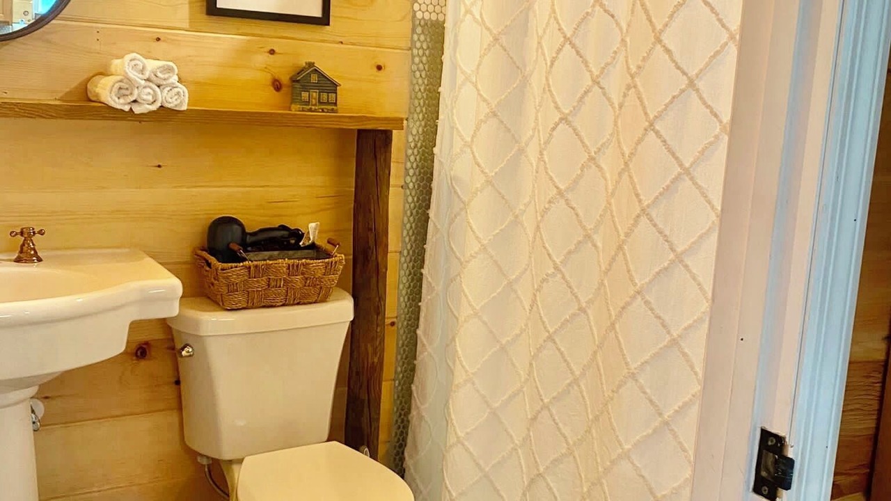 Photo of Bathroom in Umatilla