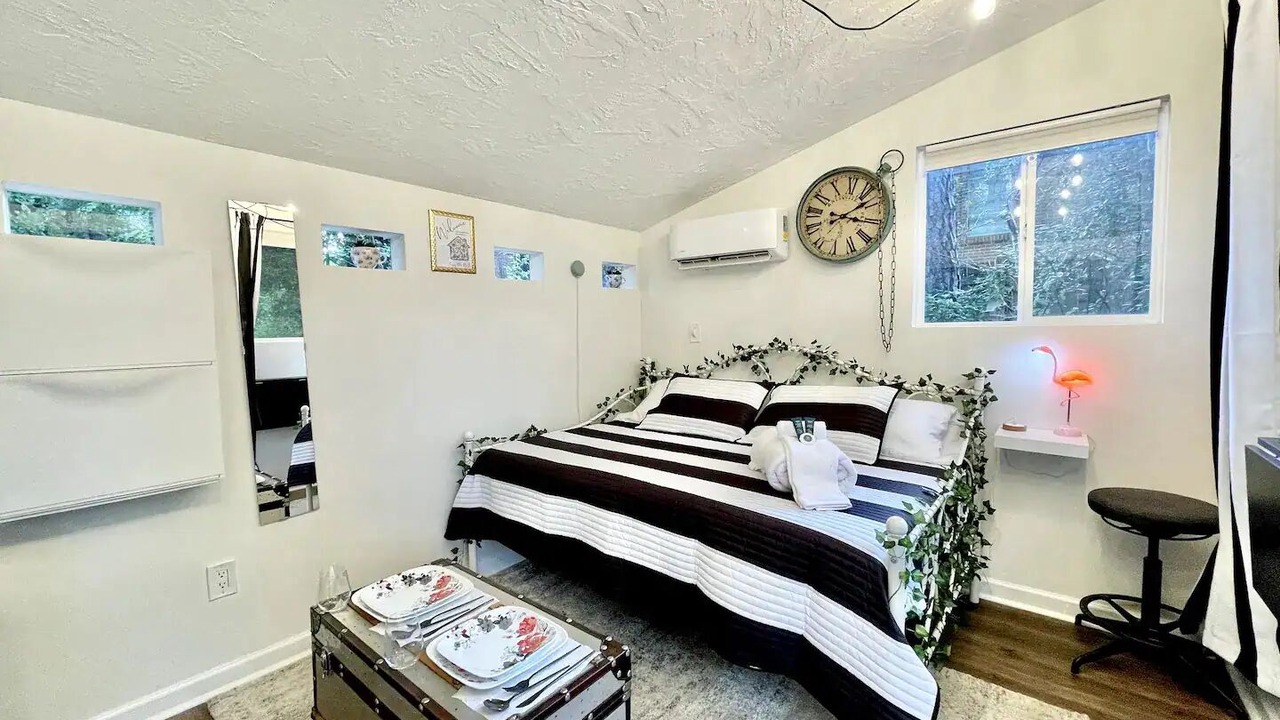 Photo of Bedroom in Candler-McAfee