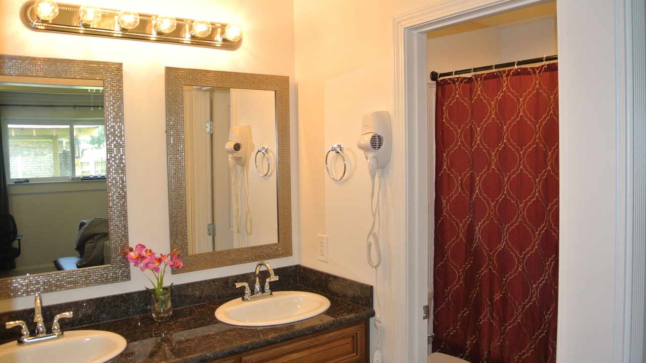 Photo of Bathroom in Little Woods