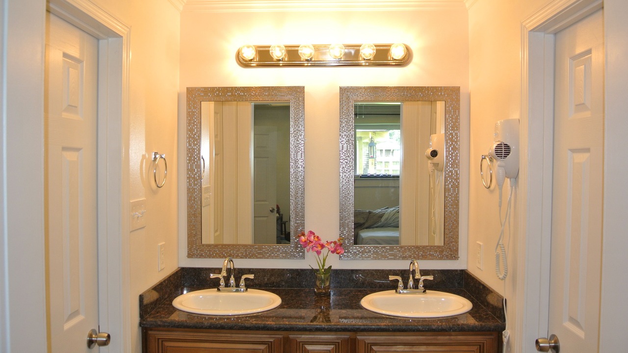 Photo of Bathroom in Little Woods