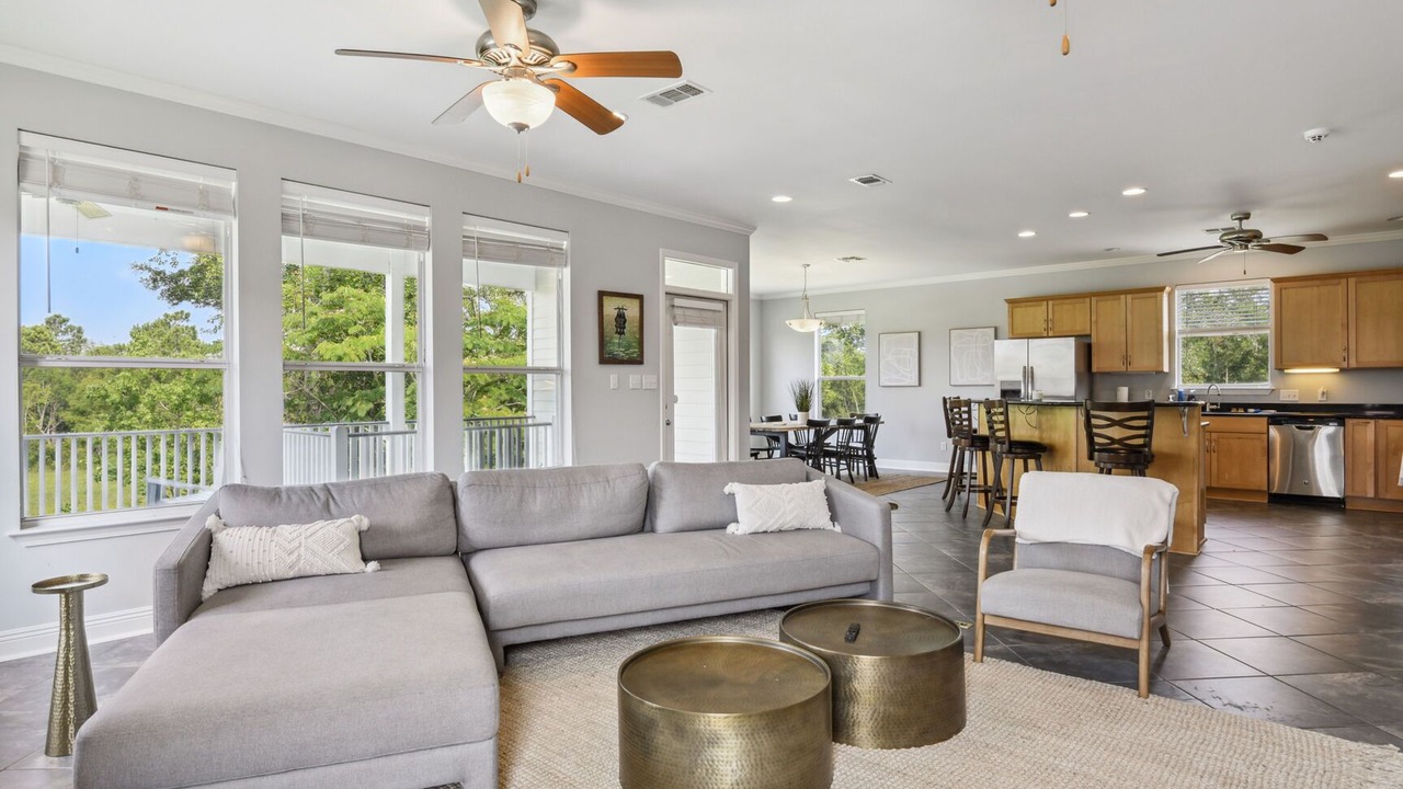 Photo of Livingroom in Henderson Point