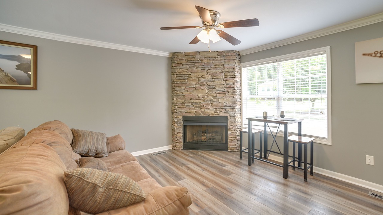 Photo of Livingroom in Groveoak